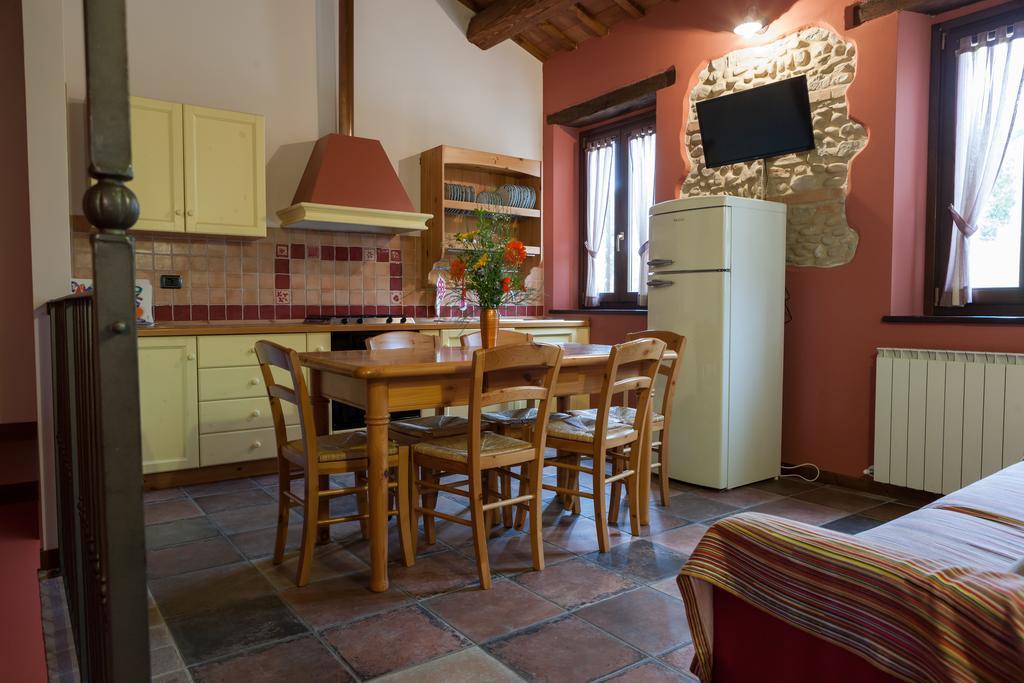 Castelbellino Agriturismo La Vecchia Fonte חדר תמונה