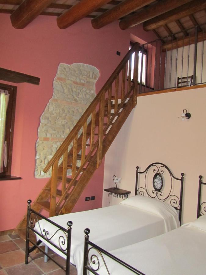 Castelbellino Agriturismo La Vecchia Fonte חדר תמונה